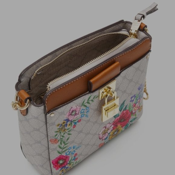 Elegant Crossbody Handbag - Picture 3 of 5